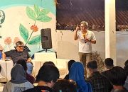 Rocky Gerung: Anak Muda Surabaya Harus Berani Pakai Nalar Kritis