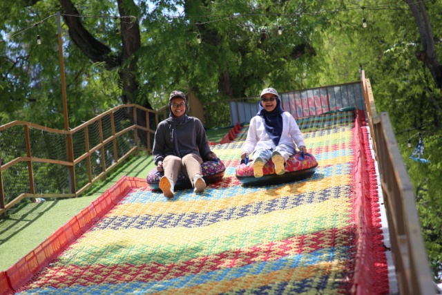 Rainbow slide di THP Kenjeran