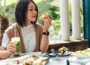 Mengenal Mindful Eating, Cara Menikmati Makanan Tanpa Rasa Bersalah