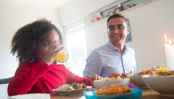 4 Cara Menerapkan Mindfulness saat Makan, Bikin Lebih Bersyukur