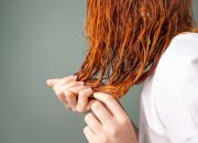 4 Alasan Rambut Berminyak Setelah Keramas, Terlalu Banyak Produk?