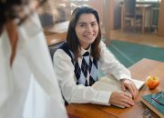 5 Profesi Menjanjikan Jika Kamu Menguasai Bahasa Isyarat