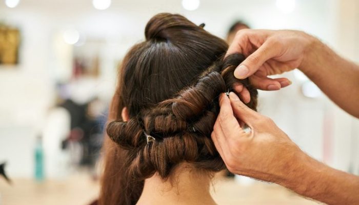 Goodbye Ashy, Hello Hangat! Inilah Pergeseran Tren Warna Rambut di Surabaya Tahun 2025