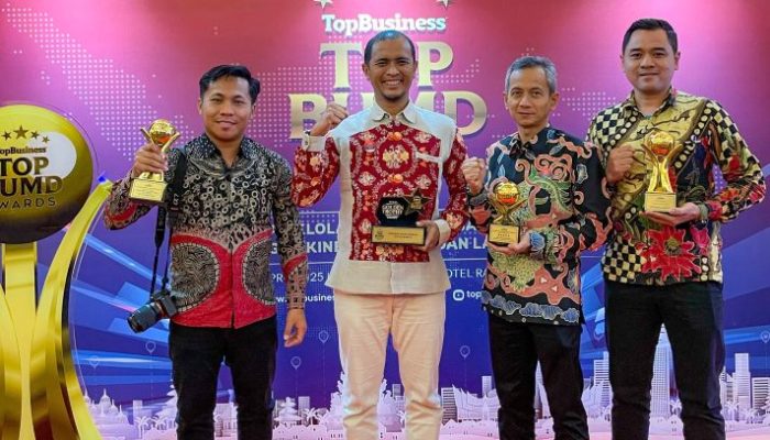 PAM Surya Sembada Kota Surabaya Berhasil Sabet Golden Trophy TOP BUMD Awards 2025