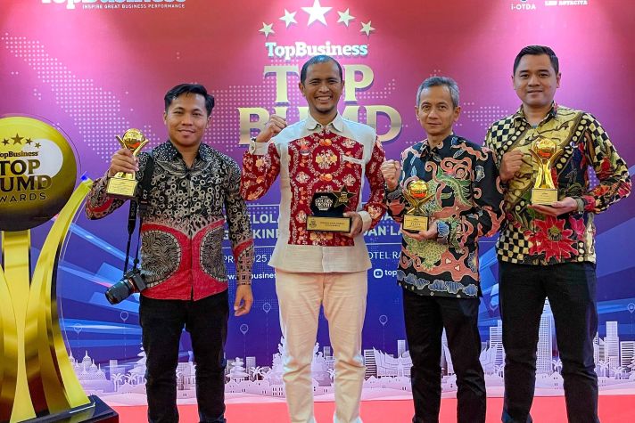 PAM Surya Sembada Kota Surabaya Raih Golden Trophy TOP BUMD Awards 2025