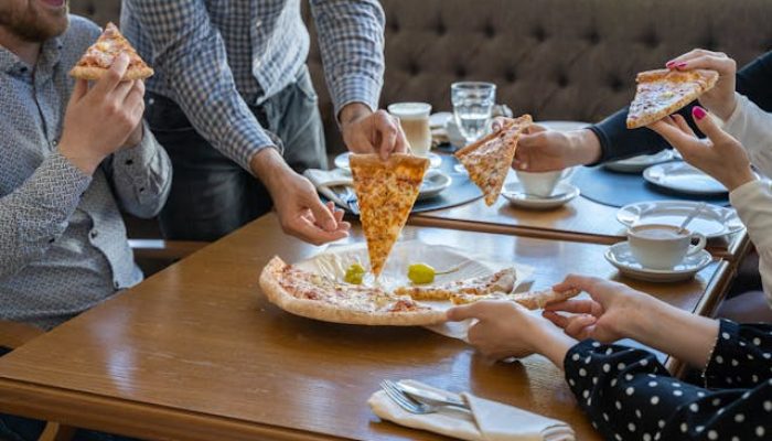 Reset Pola Makan Sehat Usai Menikmati Hidangan Lebaran yang Kaya Rasa