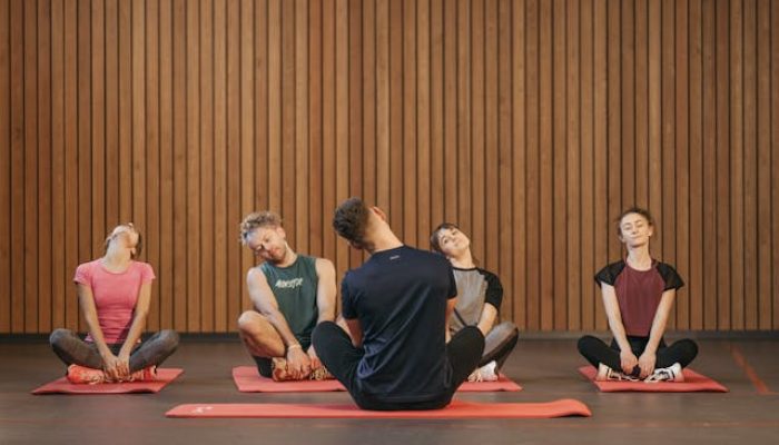 Gak Perlu Diet Ketat! Turunkan Berat Badan Pasca Lebaran dengan Yoga yang Asyik