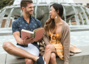 7 Alasan Pria Humoris Lebih Menarik daripada Pria Romantis