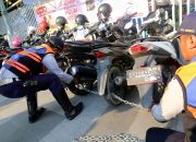 Pemkot Surabaya Diminta Manfaatkan Teknologi dan Bangun Gedung Parkir untuk Urai Kekisruhan Parkir Tepi Jalan.