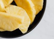 5 Trik Memotong Nanas agar Tampak Kece dan Gak Banyak Terbuang