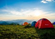6 Tips Jitu Memilih Spot Camping di Bukit, Aman dari Angin Kencang