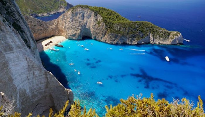 8 Kota di Yunani dengan Pemandangan Laut Biru yang Paling Memukau