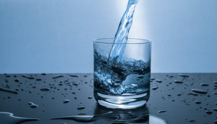 Rahasia Sehat dan Bugar: 5 Manfaat Minum Air Putih yang Tak Terbantahkan