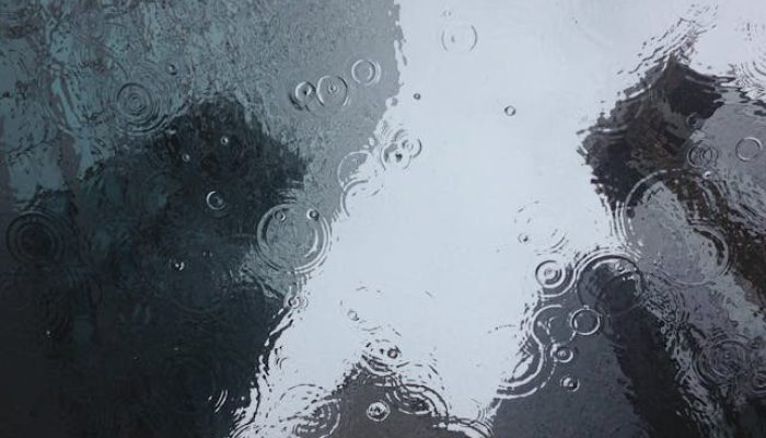 Kenapa Sih Musim Hujan Bikin Gampang Sakit? Ini 4 Jawaban Ilmiahnya