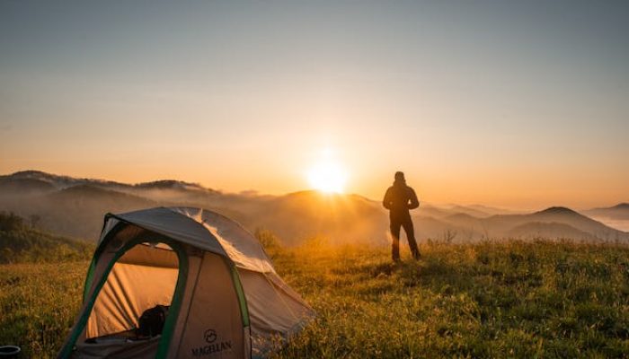 4 Tips Camping Anti Gagal Saat Cuaca Ekstrem