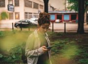 Gak Perlu Flexing, Ini 4 Cara Gen Z Bebas dari Jeratan Tekanan Gaya Hidup Mewah di Medsos