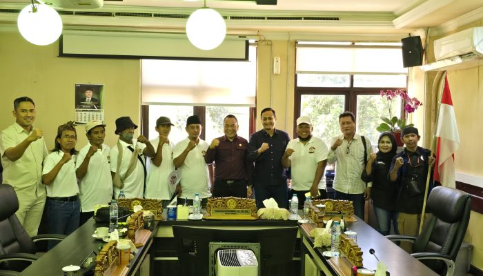 Momemtum HUT RI ke 81, DPRD Surabaya Ajak Warga Perkuat Nasionalisme Lewat Pengibaran Merah Putih